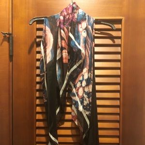 Vince Camuto scarf NWT floral multicolor 44”x47”